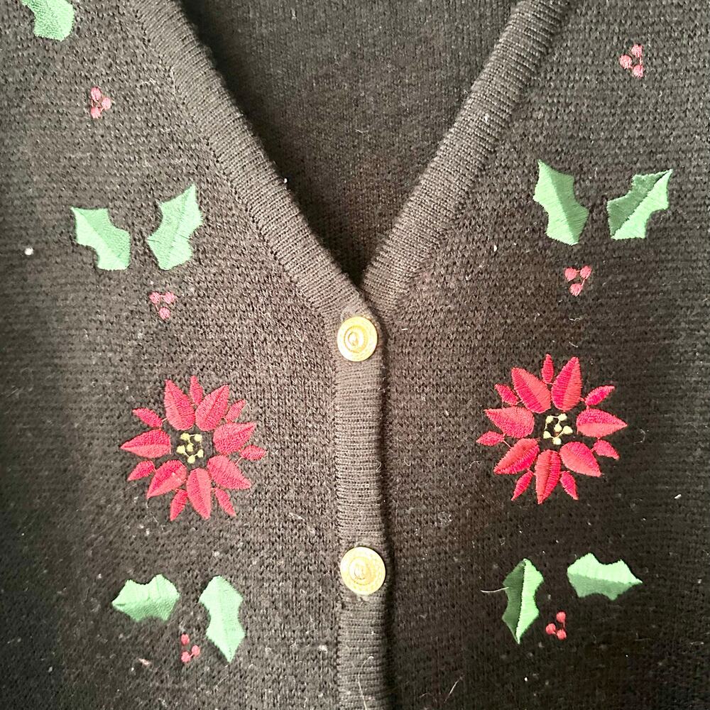 Crystal Kobe Woman Black Holiday Poinsettia Holly Leaves Button Sweater Vest 3X - Picture 8 of 8